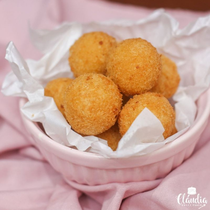 Mini salgados sortidos à sua escolha!