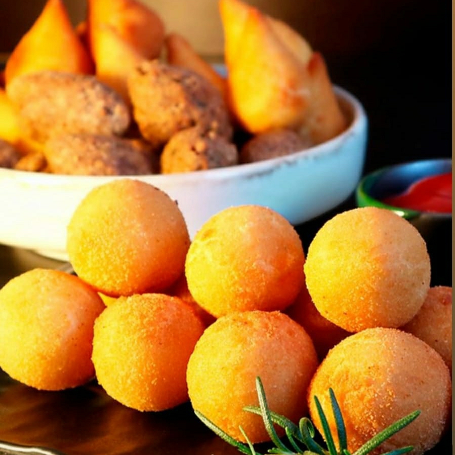 Salgadinhos de 25 a 30 Gramas ( kibe coxinha presunto e queijo e bolinha de queijo )