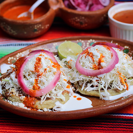 Sopes de Pollo de Tinga