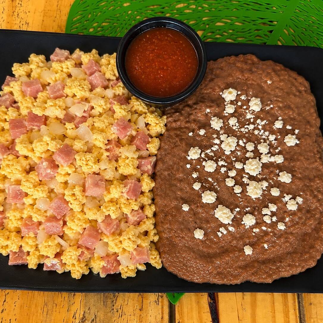 Huevito Revuelto con Jamón