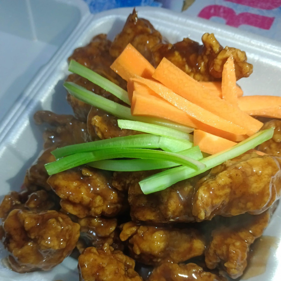 24 Boneless 1/2 Orden De Papas y 1 Litro Te