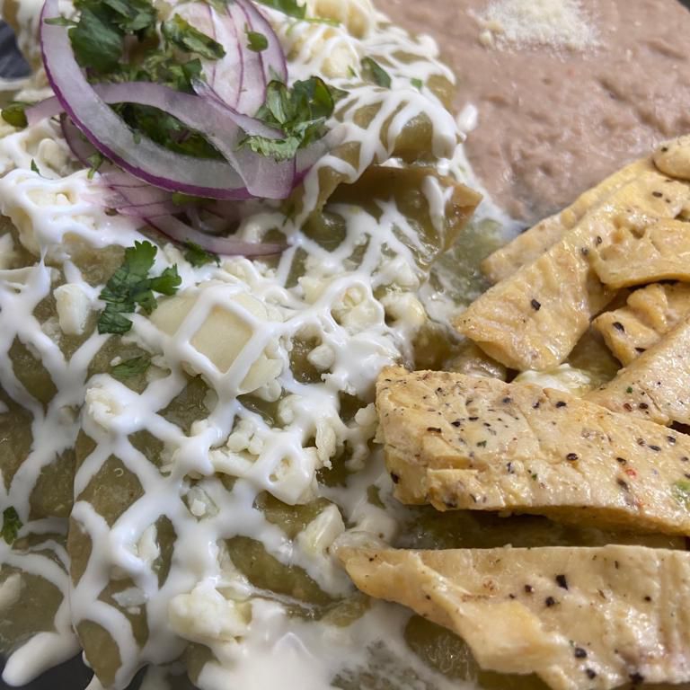Chilaquiles Sencillos con Pollo