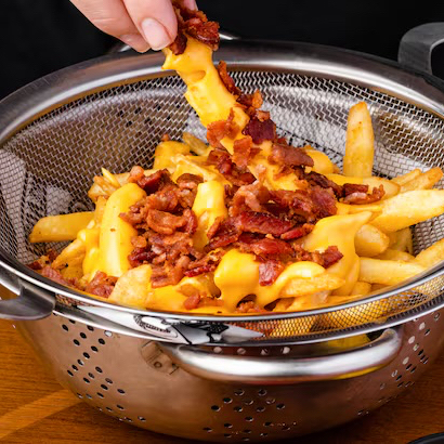 Quentinha de 750ml de batata frita com cheddar e bacon