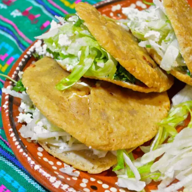 Gordita Frita Chiqueda Grande con Chicharron