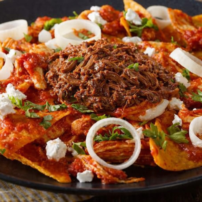 Chilaqiiles Rojos c/ Barbacoa de Res+ Cafe de Olla