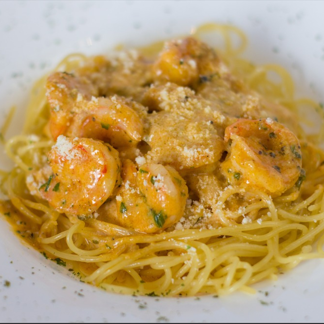 Pasta alfredo con camarones