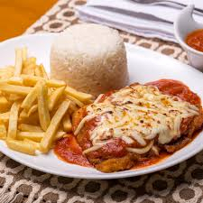 Acompanha arroz e fritas