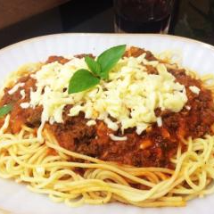 01 Marmitex grande de macarrão a bolonhesa+ refri lata 350 ml