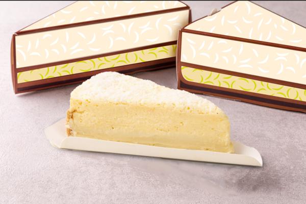 Uma sobremesa leve e refrescante! A Limonada de Coco conta com a nossa incrível massa de bolacha ao Leite, creme de limão, coberta com um mousse aerado de coco e coco ralado para finalizar!
Uma combinação deliciosa, leve e com gostinho de verão.
Aproximadamente 190 gramas