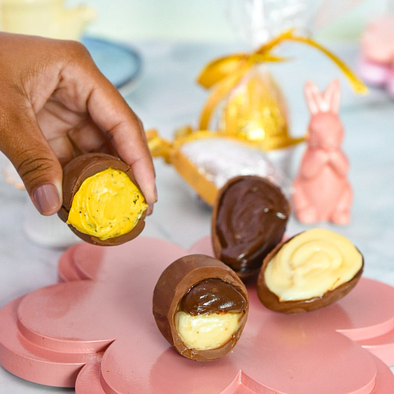 Casca de chocolater ao leite, com nosso delicioso recheio de Maracujá. Doce e azedinho na medida certa. Acompanha uma embalagem personalizada. Para você adoçar a vida em qualquer hora do dia e presentear quem você quiser. Pesam aproximadamente 35g