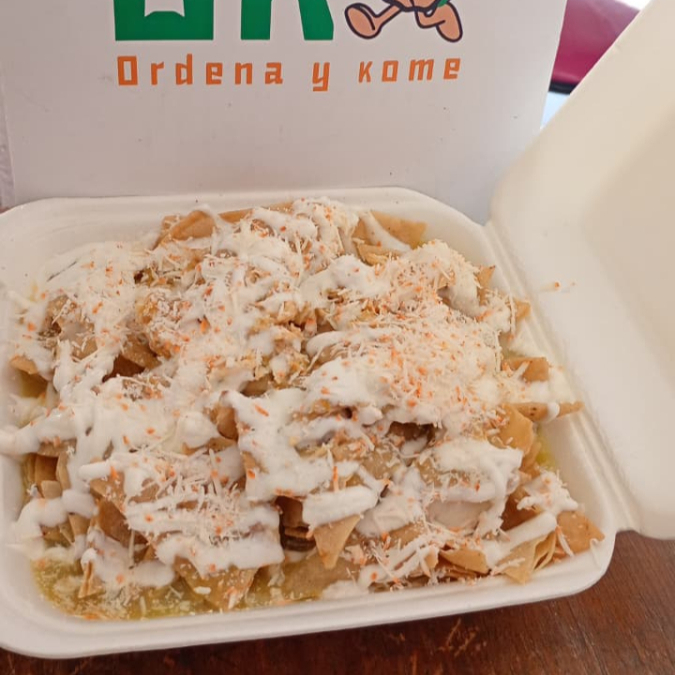 Chilaquiles Verdes mas Agua de Medio Litro