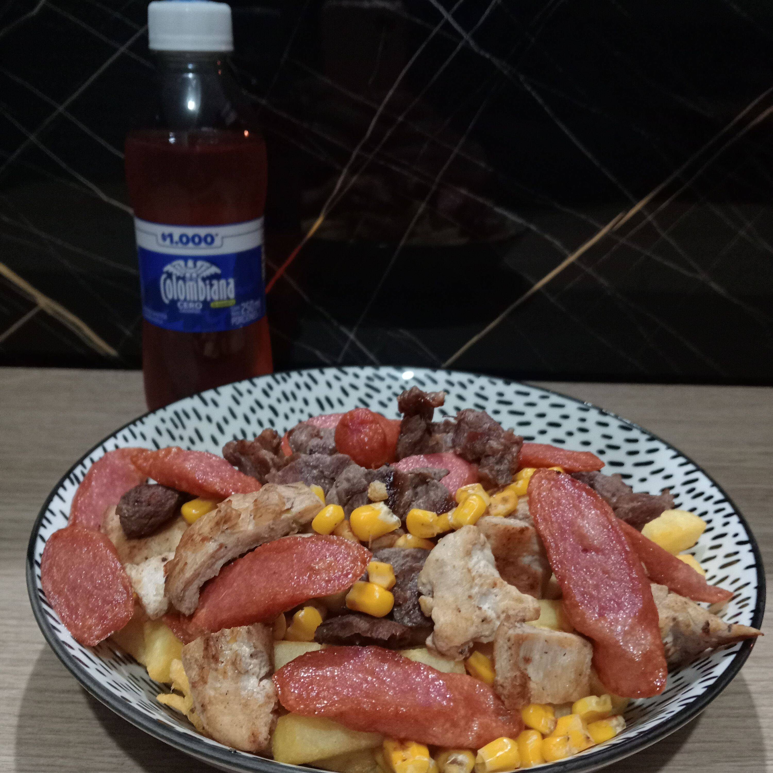 Salchipapa Mixta más Gaseosa