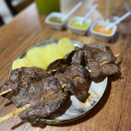 Porción de Anticuchos