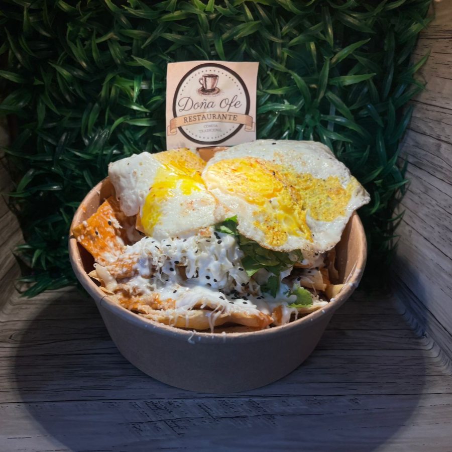 Chilaquiles Chipotle y Huevo Estrellado