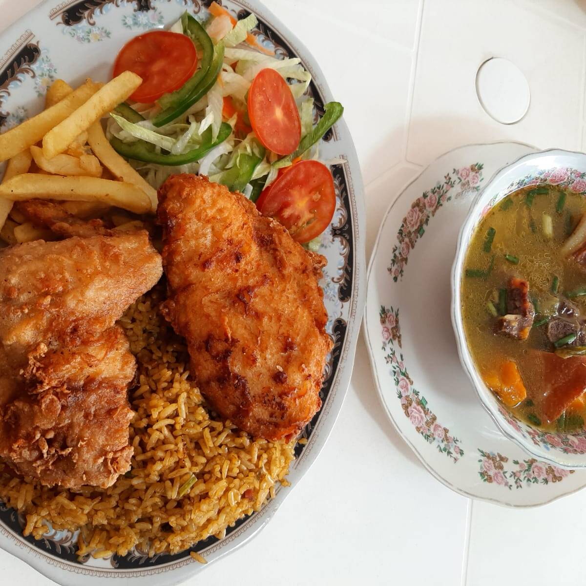 Comida Corriente con Pollo a la Broaster