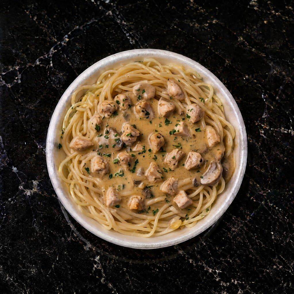 Massa de Macarrão com Strogonoff (Aproximadamente 400g) Serve uma pessoa