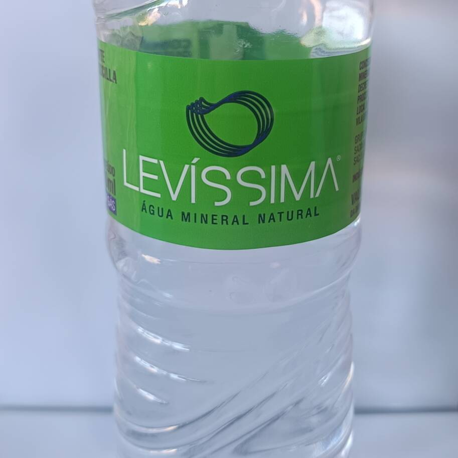 Garrafa de água sem gás levíssima 500ml
