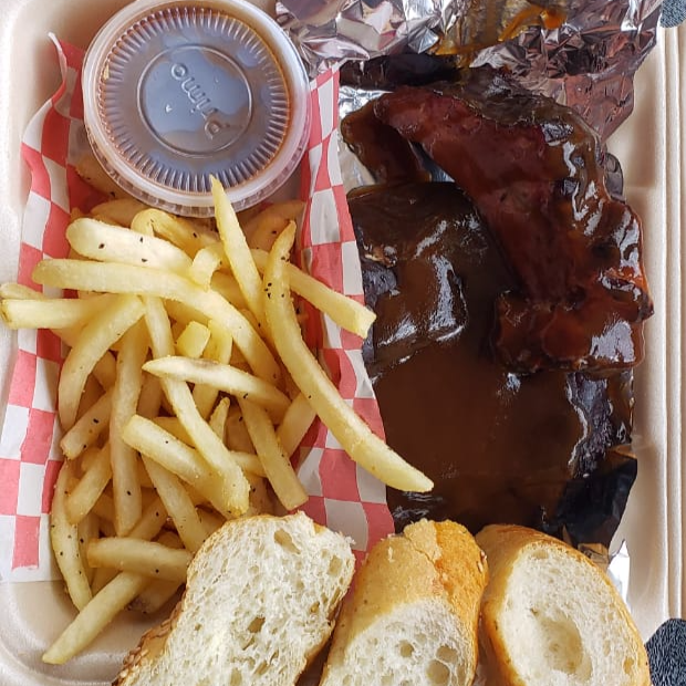 Costillas y Papas