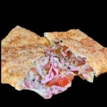 Queijo mussarela, presunto, tomate e orégano