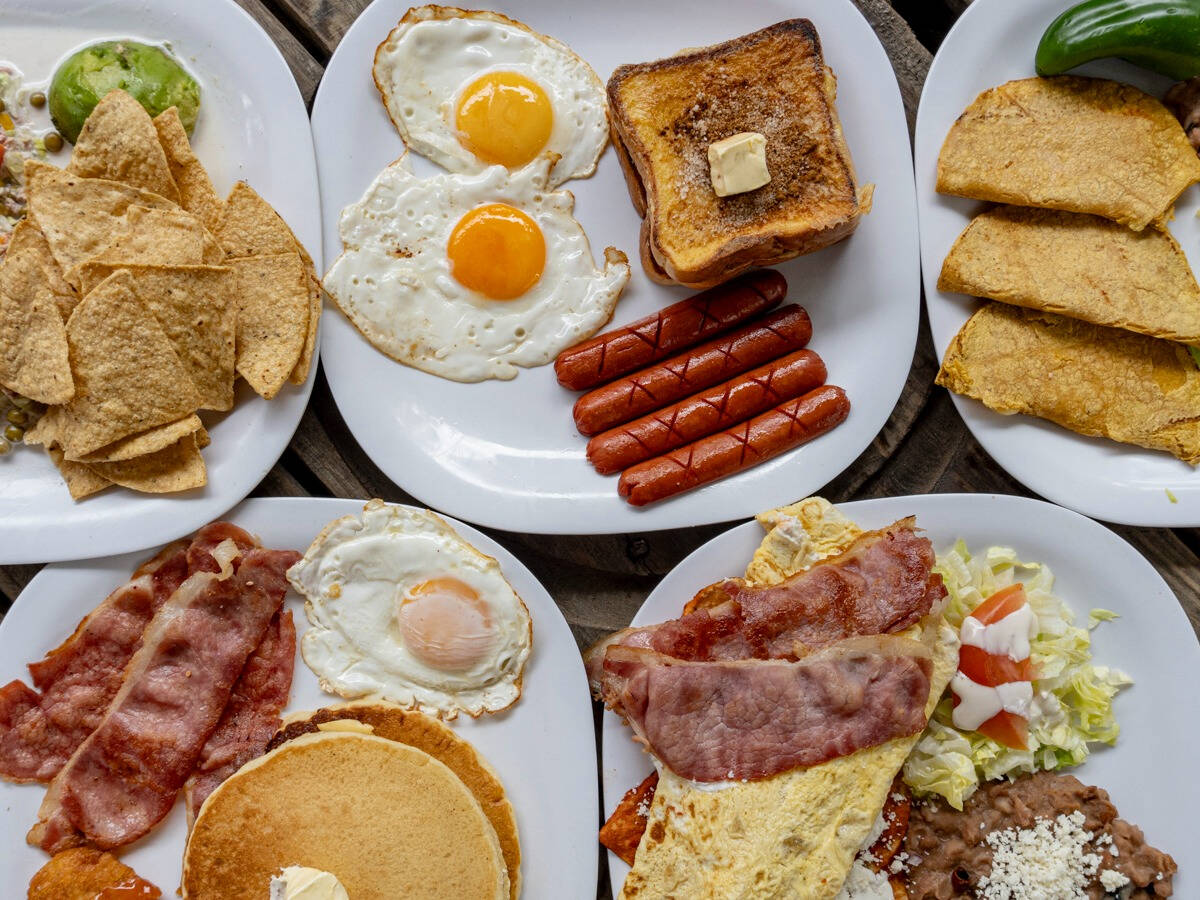 Echale Huevos Desayunos, Lunch y tortas