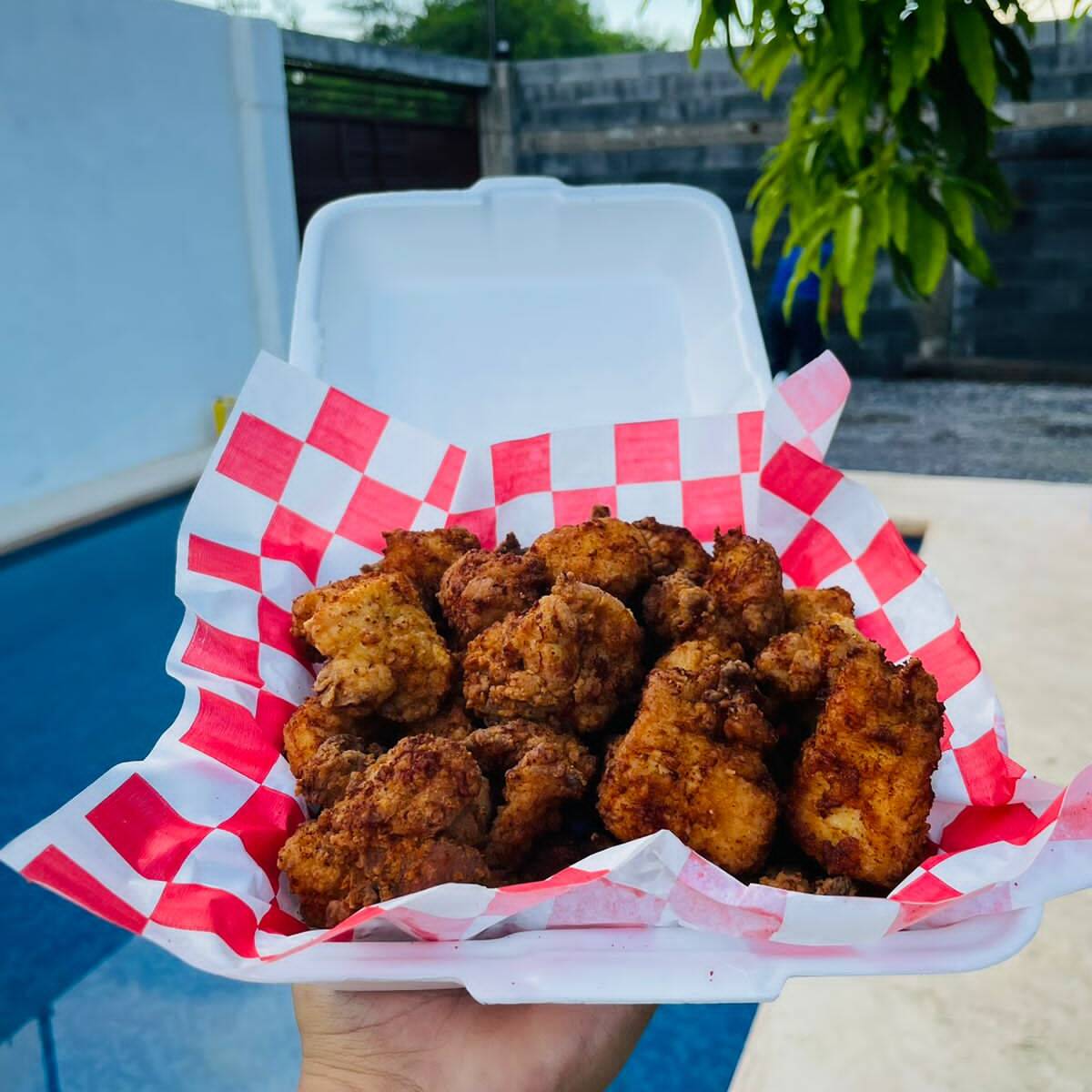 5 Boneless + Papas + 1 Agua