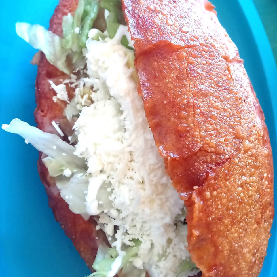 Pambazo de papas con chorizo