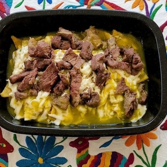 Chilaquiles Medianos con Arrachera y Coca Cola 600