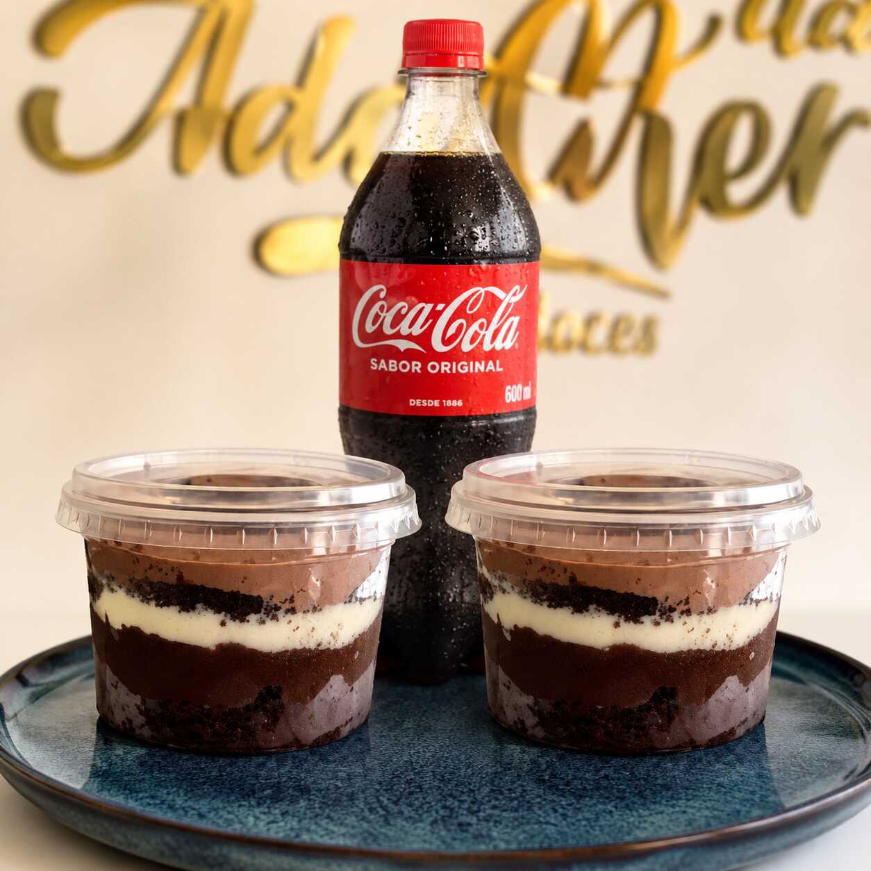 Bolo de pote com massa de chocolate, recheio de brigadeiro e Ninho. Combinação clássica, cremosa e simplesmente irresistível!