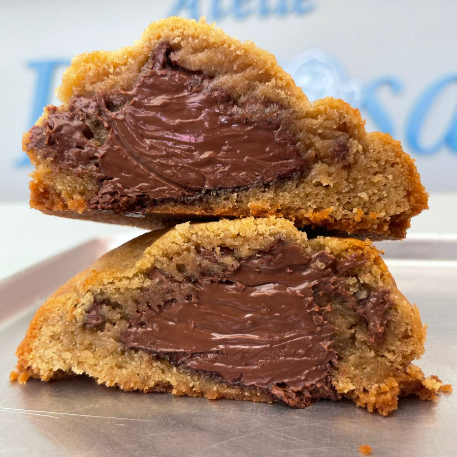 Massa amanteigada com generoso recheio de Nutella.