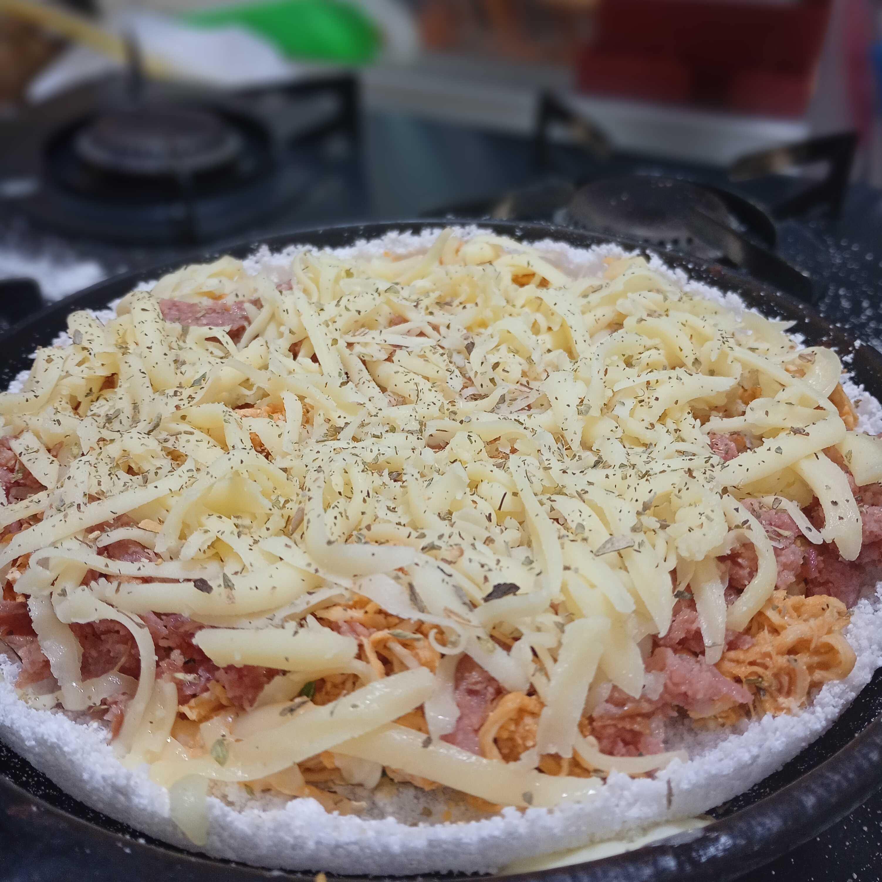 Frango, Calabresa, queijo, e orégano