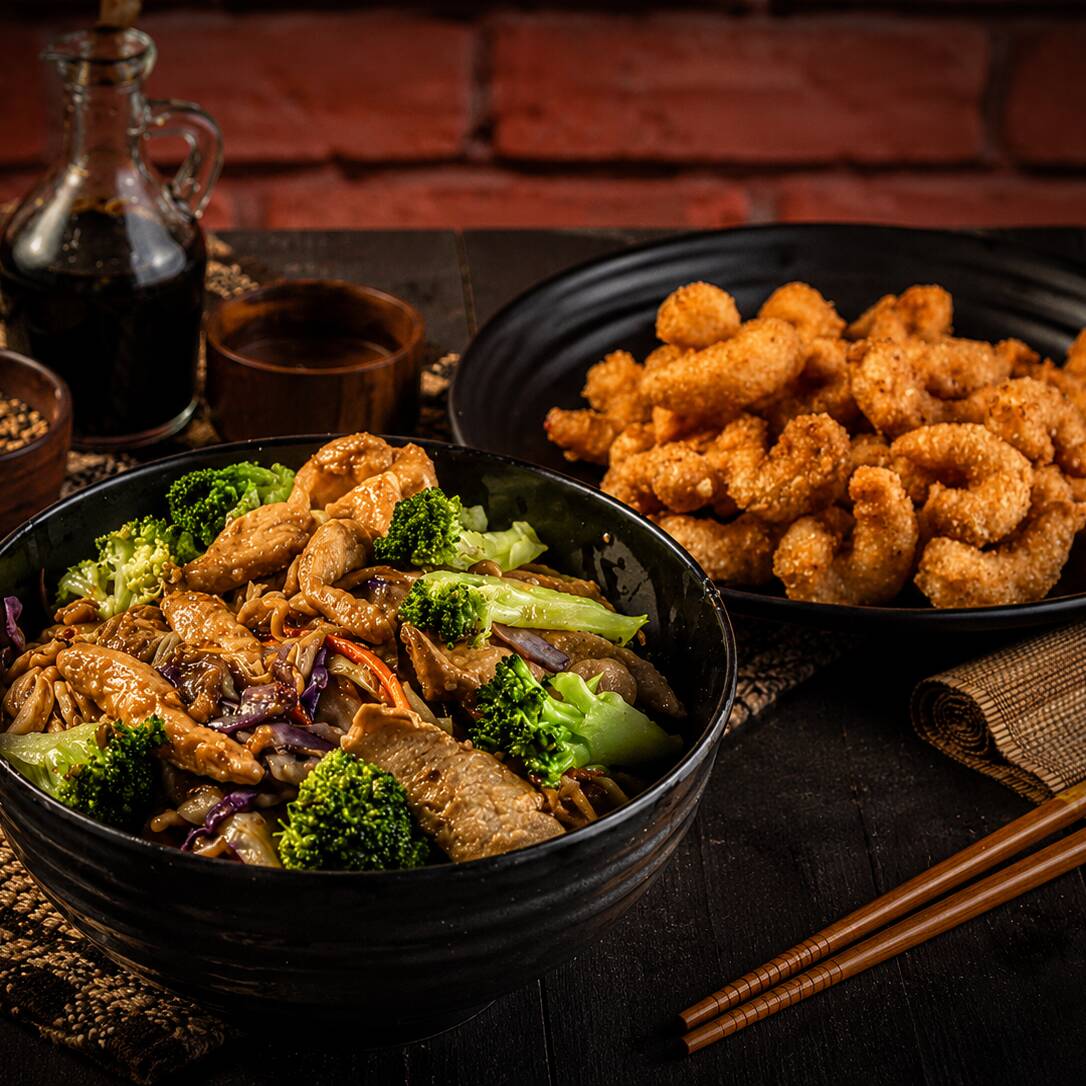 Delicioso combo de 1 Yakisoba misto+ 1 Porção de camarão empanado