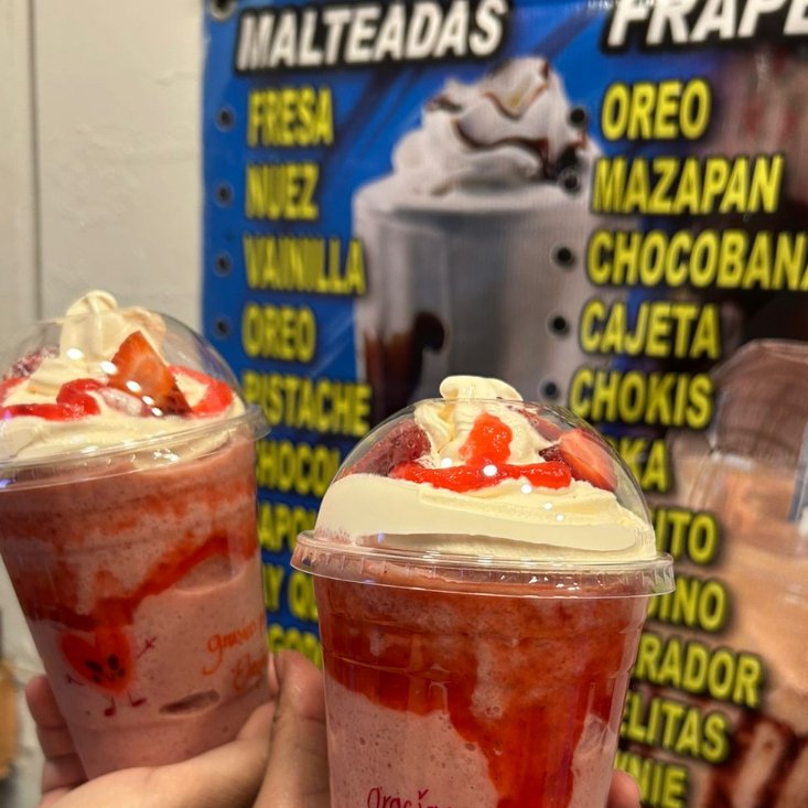 Frappe de fresa con crema 🍓🥛