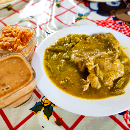 Bistec de Res en Salsa Verde con Nopales