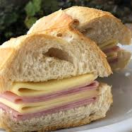 PÃO FRANCÊS, QUEIJO E PRESUNTO