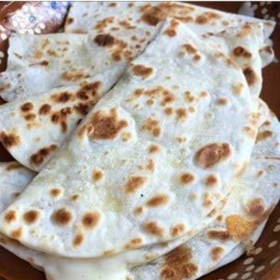Quesadilla con Rajas con Queso