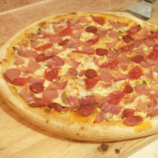 Pizza Gde Artesanal de Carnes Frías de 8 Rebanadas