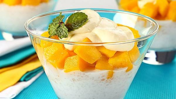 Duraznos con crema y lechera