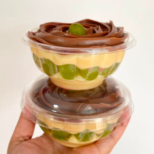 ( 1 unidade ) Brigadeiro branco + brigadeiro de chocolate + uvas