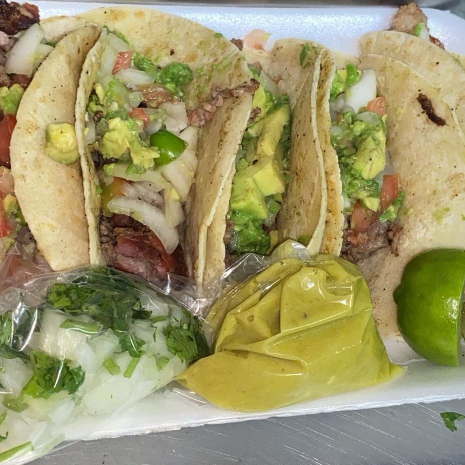 Tacos de carne asada en maiz