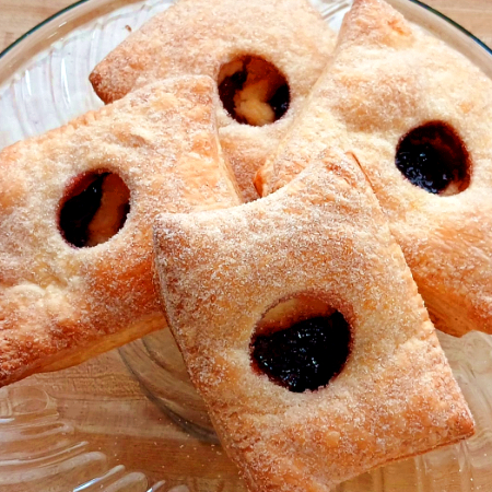 Hojaldre Sabor Zarzamora con Queso Crema