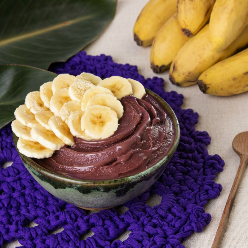 Delicioso creme de açai com camadas de leite em po, leite condesado e banana picadinha!!!!