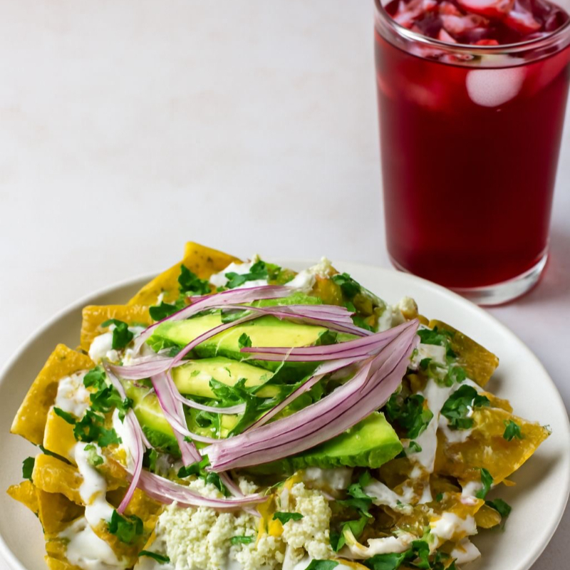 1 Caja Chilaquiles Verdes + 1 Agua de Jamaica