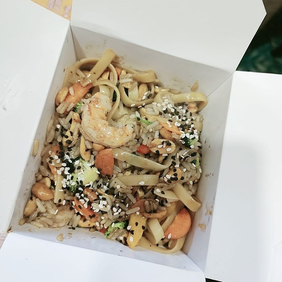 Arma Tu Wok Mixto Arroz y Tallarines