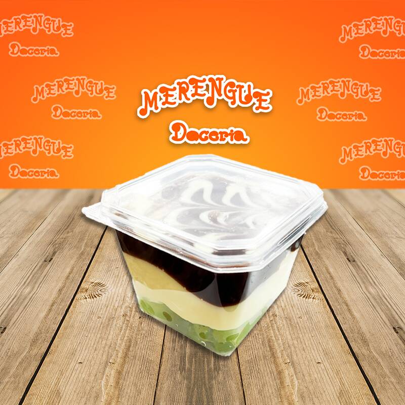 Apresentamos a você o nosso 'Bombom de Uva de Pote - Individual', uma sobremesa encantadora da categoria 'Bolo de Pote'. Este mimo é preparado meticulosamente com um creme de brigadeiro branco de textura cremosa e irresistível, que envolve uvas frescas, cuidadosamente selecionadas. A combinação é finalizada com uma camada de ganache de chocolate, que agrega um sabor profundo e sofisticado. Este é um prato que exalta o paladar, oferecendo uma experiência irresistível e muito amada por todos. Indulgência e prazer em cada colherada!