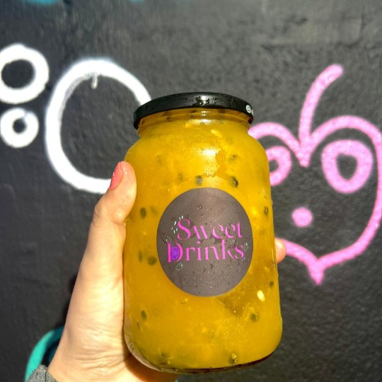 Caipirinha de maracujá com vodka, copo de vidro de 600ml.