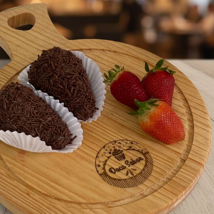 Coxinha de Brigadeiro recheada com Morango