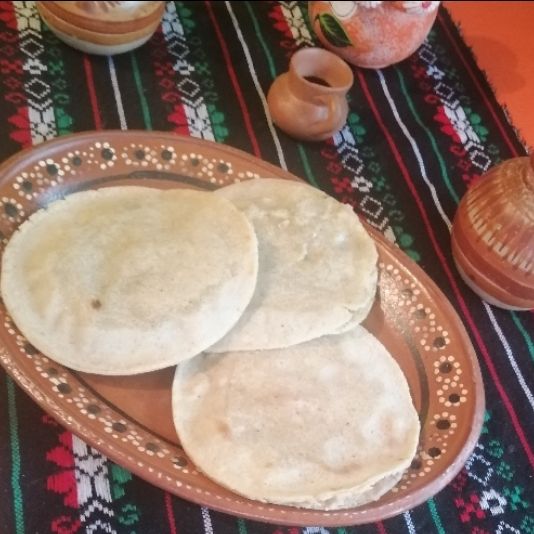 Gordita de picadillo rojo