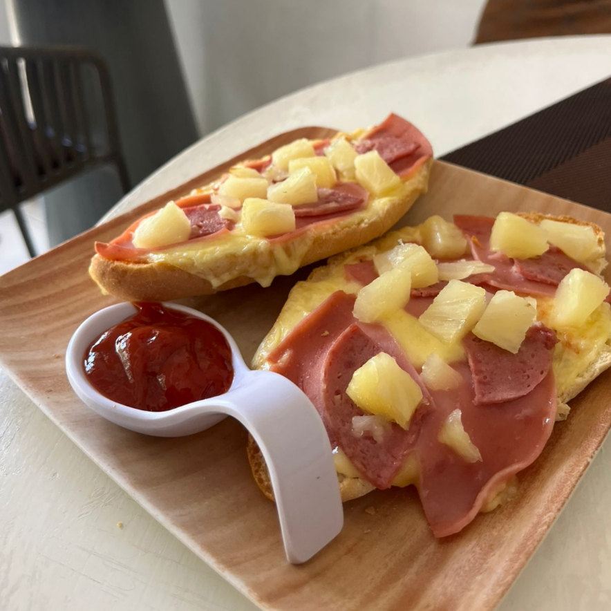 Molletes Hawaianos