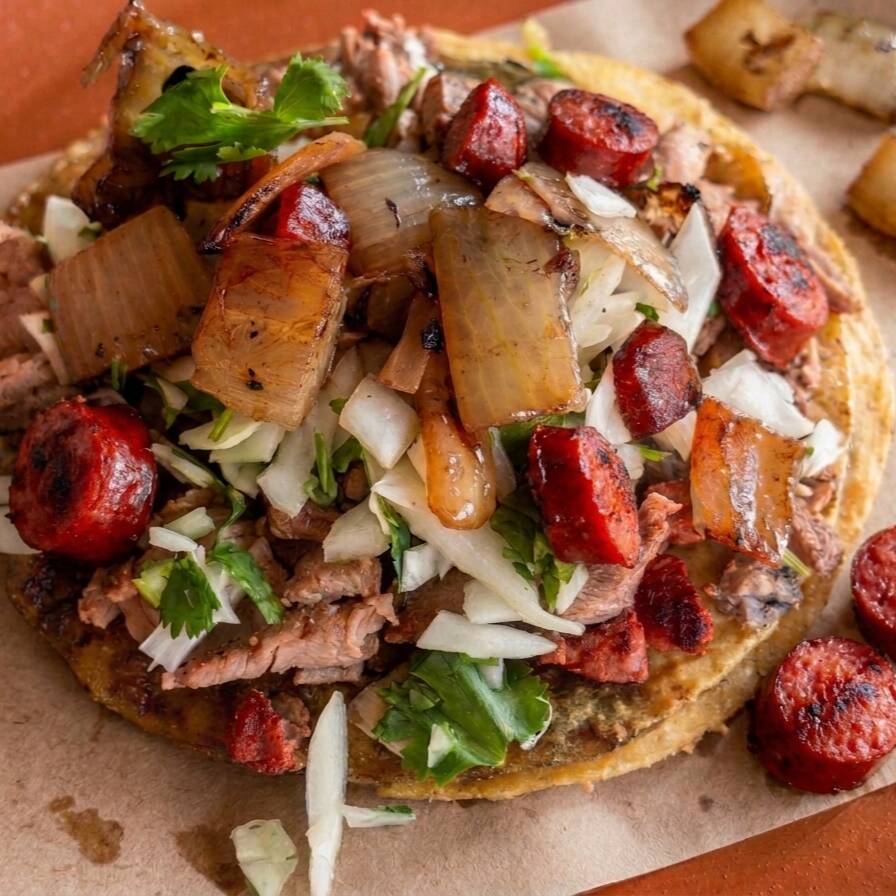 Taco Asado con Salchicha para Asar Maiz