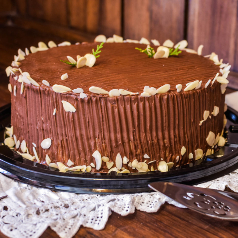 Pastel de Vainilla Chocolate y Almendras para 16p